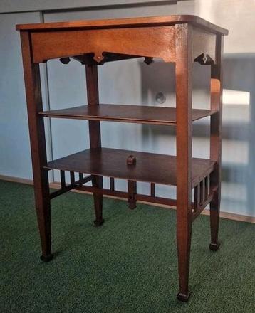 Art Nouveau tafeltje 1910-1920 Nieuwe Kunst beschikbaar voor biedingen