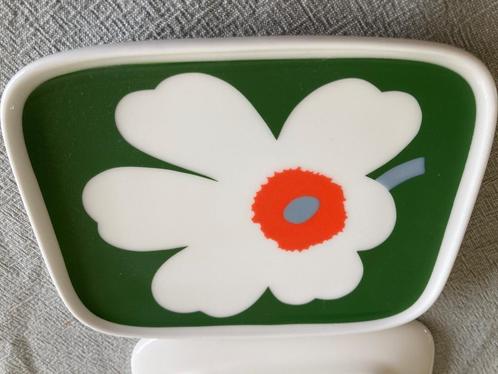 Marimekko Oiva Unikko 60 anniversary plate, Huis en Inrichting, Keuken | Servies, Nieuw, Bord(en), Overige stijlen, Porselein