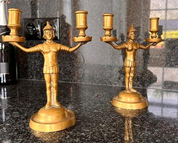 Koperen kandelaars beschikbaar voor biedingen