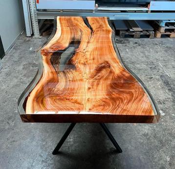Showroomuitverkoop! Epoxy boomstam eettafel iepen beschikbaar voor biedingen