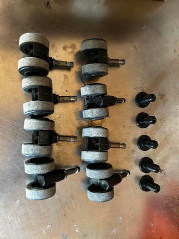 Meubelwielen 32x beschikbaar voor biedingen