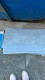 Gratis Wand- of vloertegel grijsblauw/ metallic, Doe-het-zelf en Verbouw, Tegels, Ophalen, Keramiek, Zo goed als nieuw, 20 tot 40 cm