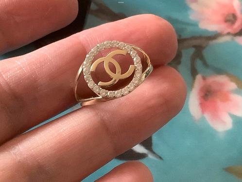 Vintage gouden ring Chanel logo briljant zirkoon 14 kar 585, Sieraden, Tassen en Uiterlijk, Ringen, Zo goed als nieuw, Dame, 17 tot 18