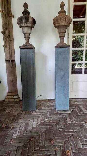 Decoratieve Sokkels - Set van Twee beschikbaar voor biedingen