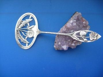 Zilveren natfruit schepje met bloem motief beschikbaar voor biedingen