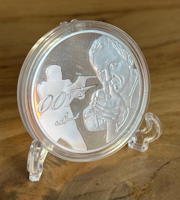 James Bond 007 verzilverde munt + standaard, Verzamelen, Film en Tv, Nieuw, Film, Overige typen, Ophalen of Verzenden