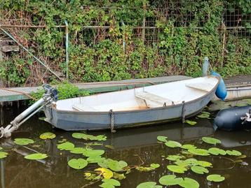 Stalen roeiboot  beschikbaar voor biedingen