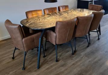 Marmeren eettafel + 8 stoelen beschikbaar voor biedingen