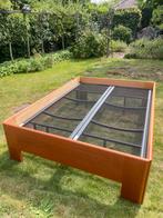 Mooi tweepersoons bed, houten ombouw met spiraalbodem, Ophalen, Gebruikt, Bruin, Tweepersoons