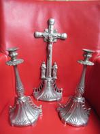 Antiek kerk kruis met bijbehorende mooi bewerkte kandelaars, Antiek en Kunst, Ophalen of Verzenden, Koper of Brons