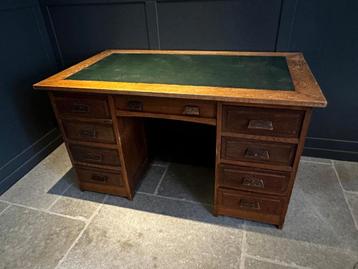 Engels bureau beschikbaar voor biedingen