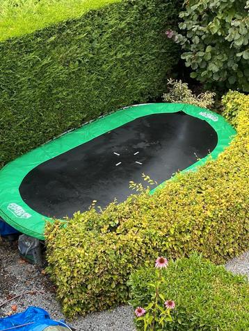 Trampoline ovaal 423 x 244x90 beschikbaar voor biedingen
