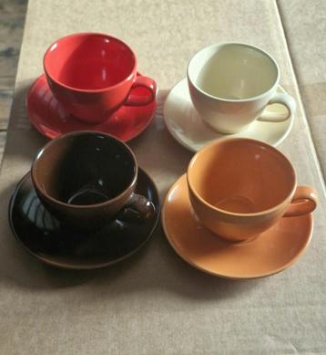 Various Small Cups (With & Without Plates) beschikbaar voor biedingen