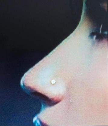 Neuspiercing, br. 3 mm, chirurgisch staal,met strass beschikbaar voor biedingen