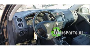 Radio CD Speler van een Volkswagen Tiguan beschikbaar voor biedingen