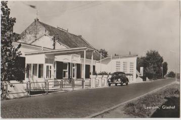 Leerdam (U) glashof 1956. met mooie VW Kever voor de deur. beschikbaar voor biedingen