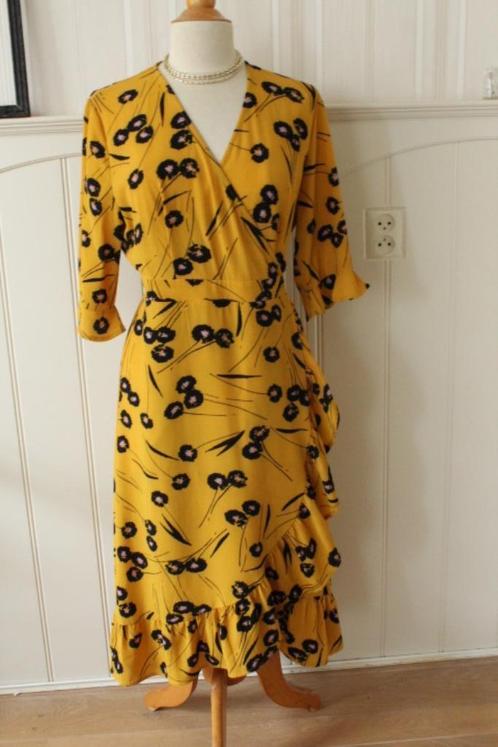 Jurk van CO'COUTURE maat 36/38, Kleding | Dames, Jurken, Zo goed als nieuw, Maat 36 (S), Geel, Knielengte, Ophalen of Verzenden