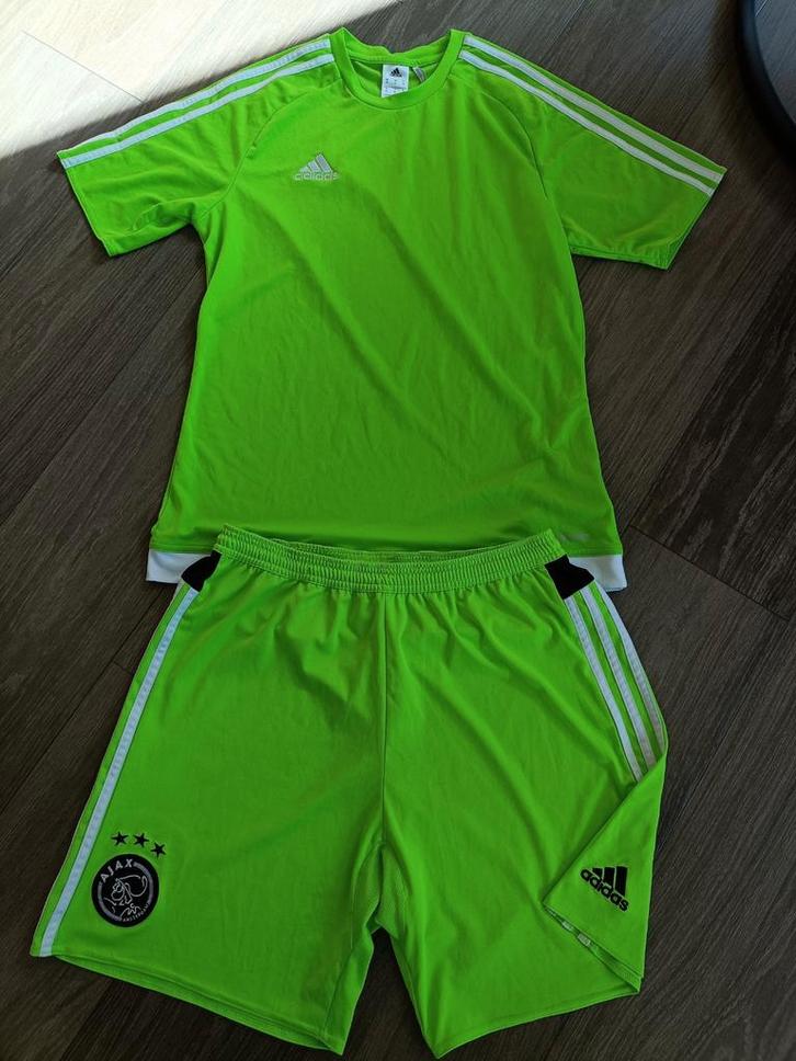 (L) Adidas Ajax Voetbalbroekje + (M) Adidas Shirt, Kleding | Heren, Sportkleding, Gedragen, Voetbal, Maat 52/54 (L), Groen, Ophalen of Verzenden