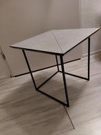 Vintage 80 memphis style bijzettafeltje kubus tafel, Huis en Inrichting, Tafels | Bijzettafels, Ophalen, Minder dan 45 cm, Minder dan 55 cm