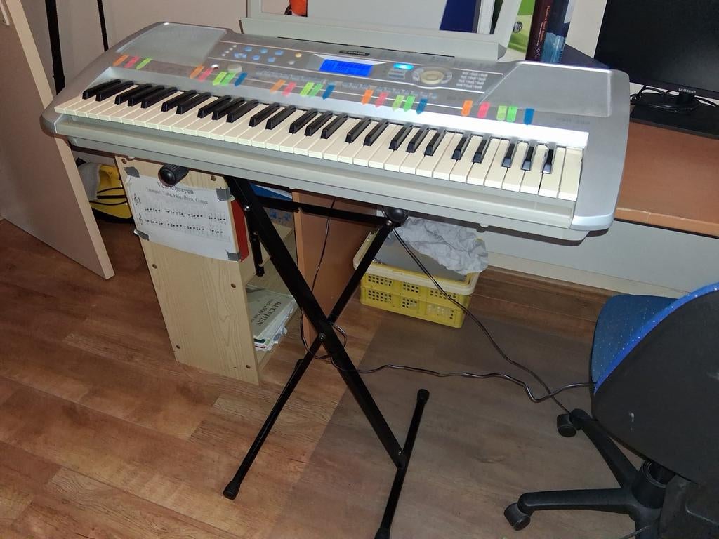Yamaha PSR-290 Keyboard in Zeer Goede Staat, 61 toetsen, Yamaha, Zo goed als nieuw, Met standaard