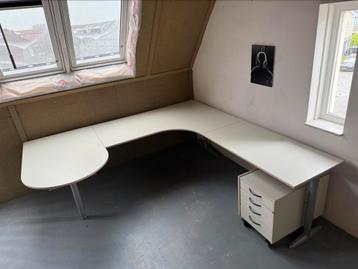 Ikea Effectiv bureau met ladenblok en kastje