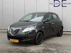 Lancia Ypsilon 0.9 TwinAir Black & Red | Airco | 5D | NW APK, Auto's, Lancia, Voorwielaandrijving, Euro 5, Met garantie (alle)