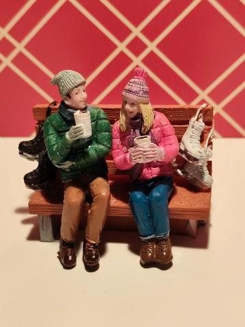 Lemax Hot Cocoa Drinkers Kerstdorp Figuur beschikbaar voor biedingen