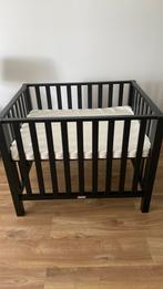 Bopita Brent zwarte box met matras, Kinderen en Baby's, Boxen, Ophalen, Zo goed als nieuw
