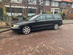 Volvo V70 2.4 140PK AUT Nwe Apk Distributie en Stuurhuis, Auto's, 1556 kg, 1800 kg, Zwart, USB