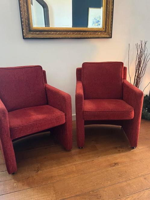 Twee vintage rode fauteuils met wieltjes comfortabel, Huis en Inrichting, Fauteuils, Gebruikt, Stof, Ophalen