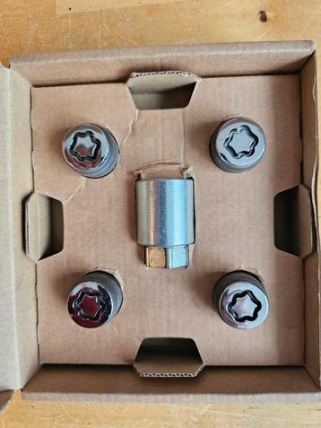 Wheel lock set orgineel Mazda beschikbaar voor biedingen