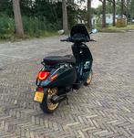 Vespa sprint carbon, Fietsen en Brommers, Scooters | Vespa, Ophalen, Maximaal 45 km/u, Vespa S, Zo goed als nieuw