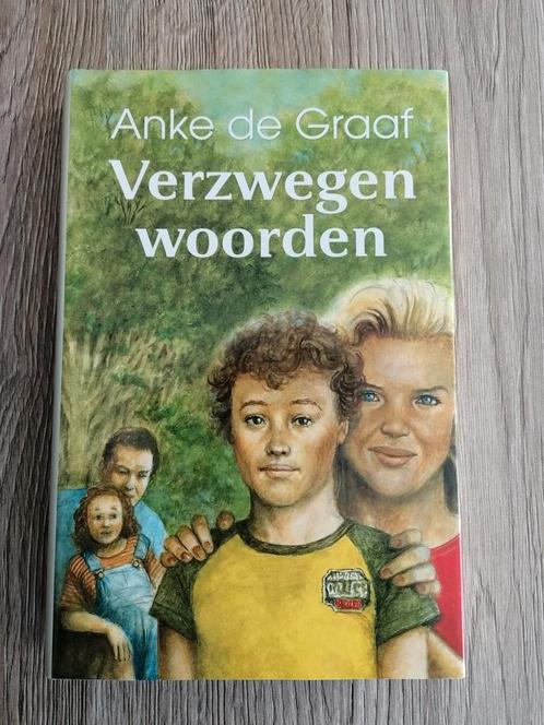 "Verzwegen woorden", Anke de Graaf, Boeken, Streekboeken en Streekromans, Zo goed als nieuw, Ophalen of Verzenden