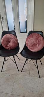 Zwarte stoeltjes metaal/kunststof stoelen 2 stuks €25,00, Huis en Inrichting, Ophalen, Gebruikt, Zwart