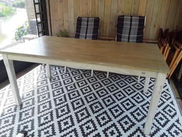 Tweekleurige houten tuintafel "Avandgarde"  beschikbaar voor biedingen