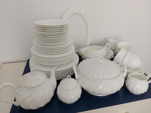 Friesland wit porseleinen servies, Huis en Inrichting, Keuken | Servies, Zo goed als nieuw, Compleet servies, Effen, Porselein