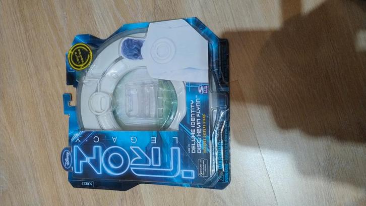 Tron legacy Flynn indentity disc rare Jeff bridges Disney, Verzamelen, Disney, Nieuw, Beeldje of Figuurtje, Ophalen of Verzenden