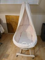 Witte rotan wiegje, Kinderen en Baby's, Babywiegjes en Ledikanten, Ophalen, Zo goed als nieuw, Wieg