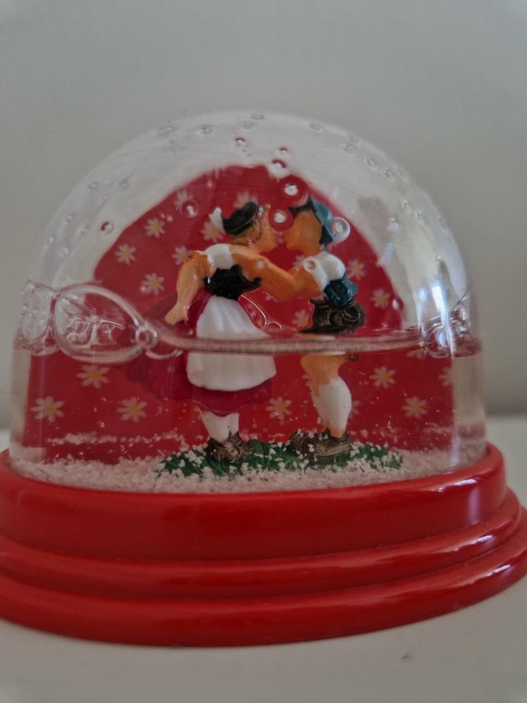 Sneeuwbol Oostenrijk Zwitserland tirol souvenir, Ophalen of Verzenden, Zo goed als nieuw