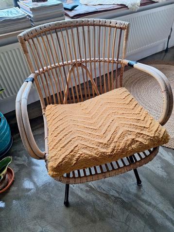 Retro rotan kuip stoel  beschikbaar voor biedingen