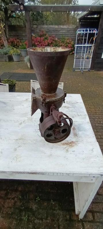 Oldtimer Oliemolen graanmolen maalmolen tarve molen  beschikbaar voor biedingen