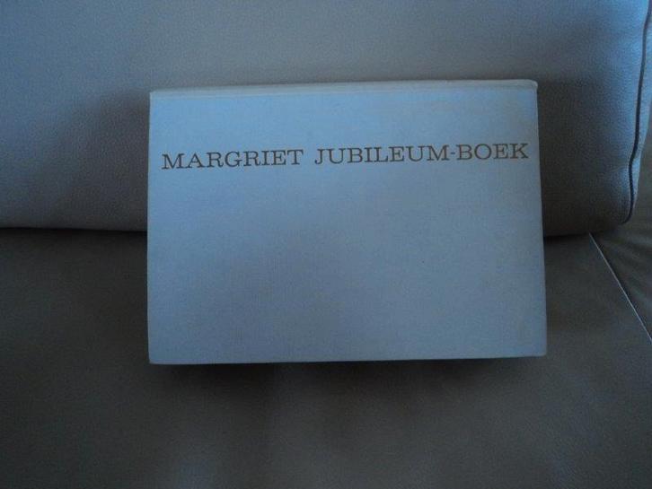 Margriet jubileumboek, Boeken, Tijdschriften en Kranten, Zo goed als nieuw, Damesbladen, Ophalen of Verzenden