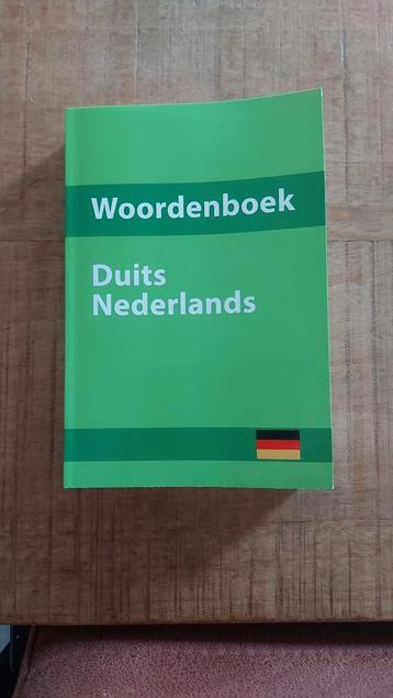 Woordenboek Duits Nederlands  beschikbaar voor biedingen