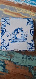 Tegel uit 1650met een zwijn in een balusterdecor., Ophalen of Verzenden