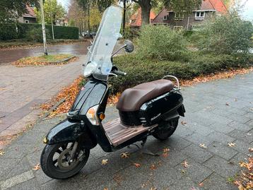 Kymco like tt 25km €300 2013 beschikbaar voor biedingen