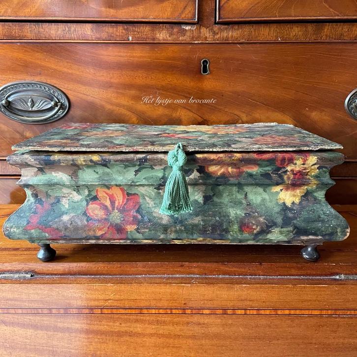 Engels brocante Trinket Box Newmould uit 1930, Antiek en Kunst, Curiosa en Brocante, Ophalen of Verzenden