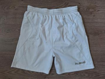 Wit sportbroekje van Hummel maat 152 beschikbaar voor biedingen