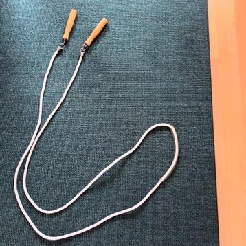 Springtouw met houten handvatten NIEUW beschikbaar voor biedingen