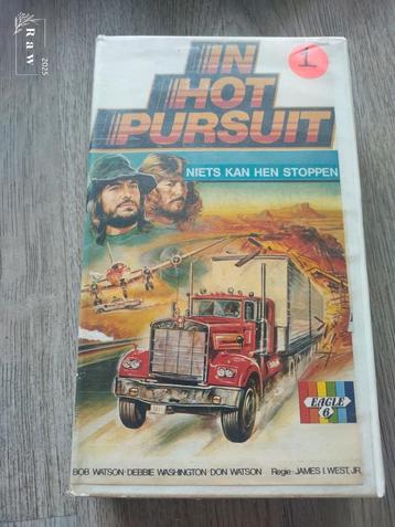 In Hot Pursuit VHS - Actie Film Klassieker beschikbaar voor biedingen