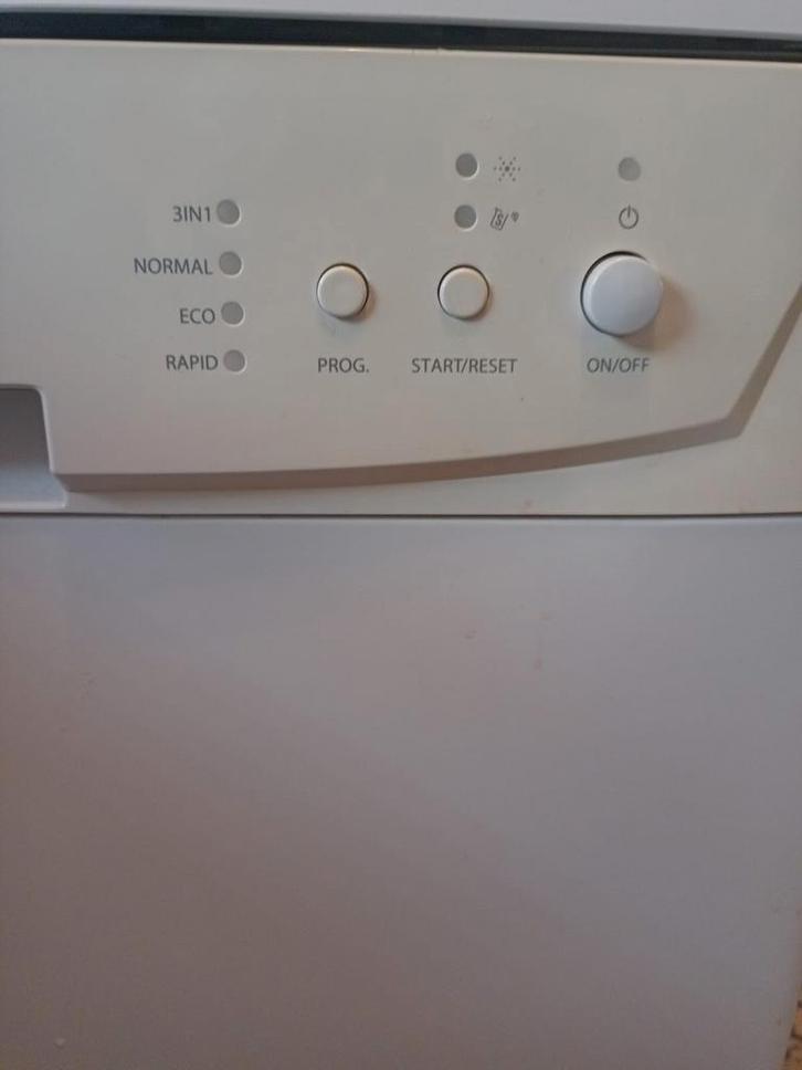 Te koop Eenvoudig te bedienen  White-line vaatwasser., Witgoed en Apparatuur, Vaatwasmachines, Gebruikt, Vrijstaand, Minder dan 85 cm